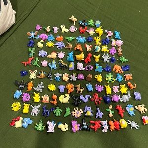 125 piece Mini Pokémon figures